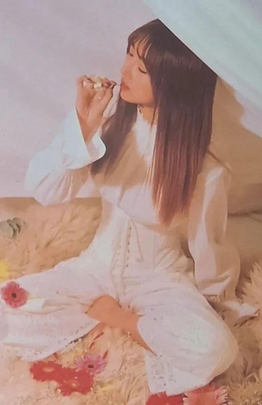 Yoohyeon — Nightmare·Fall asleep in the mirror