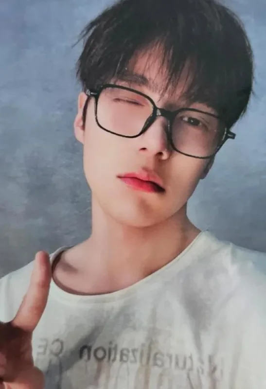 Minhyuk — Unfold, Hello82 · International · US.