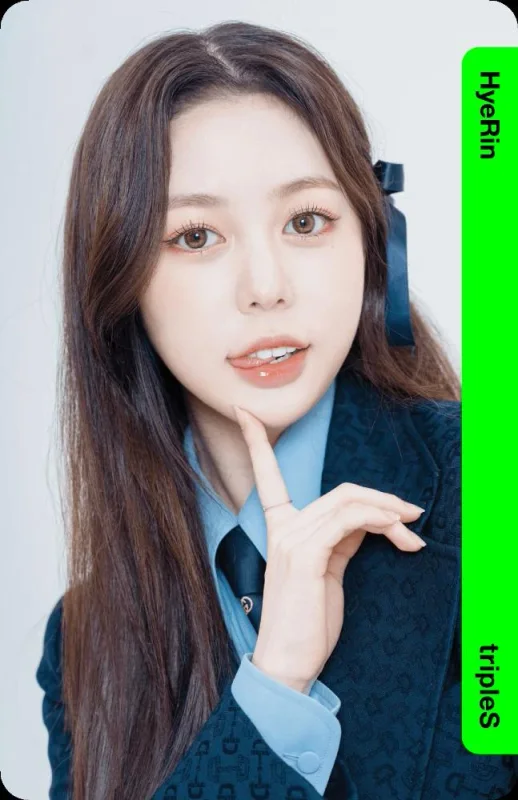 HyeRin — Binary01 First Class Objekt