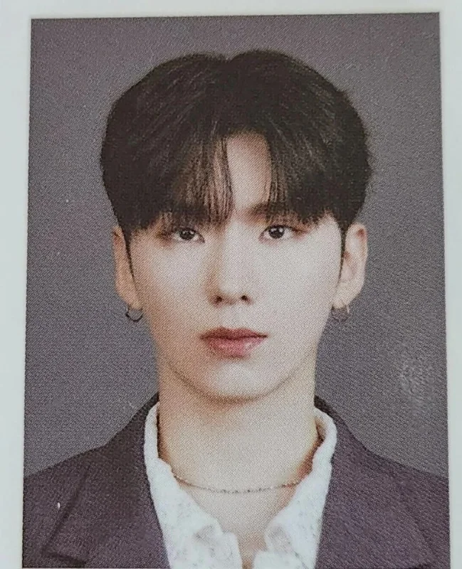 Kihyun — 8TH OFFICIAL FANCLUB MEMBERSHIP KIT