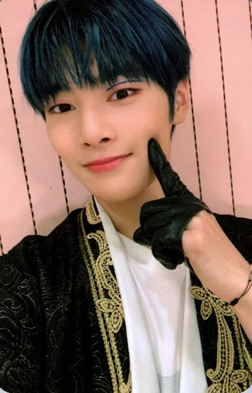 I.N — In Life, Online · WithFans · Yizhiyu