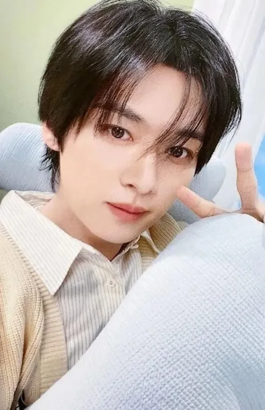 Lee Know — Over The Rain - 5th Membership