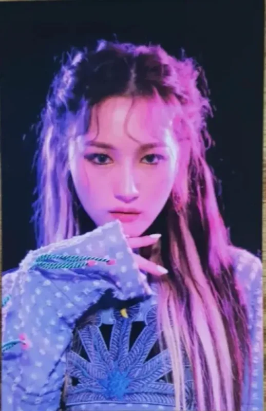 Siyeon — Alone In The City, Light · Shade