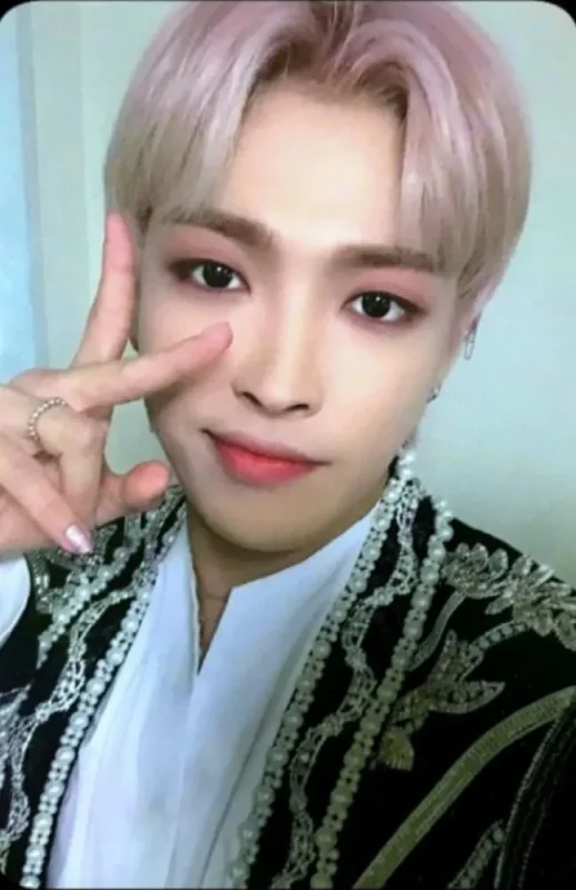 Hongjoong — ATEEZ WORLD TOUR 'THE FELLOWSHIP : MAP THE TREASURE'