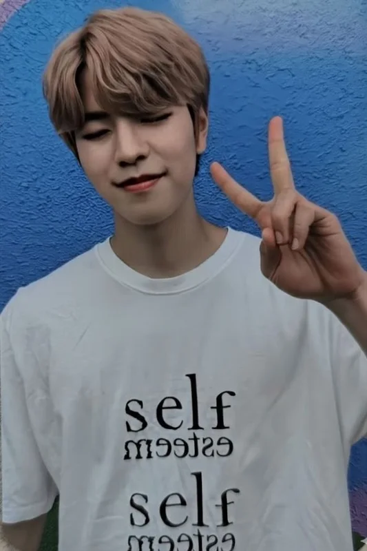 Seungmin — Go Live, SoundWave · Tokopedia