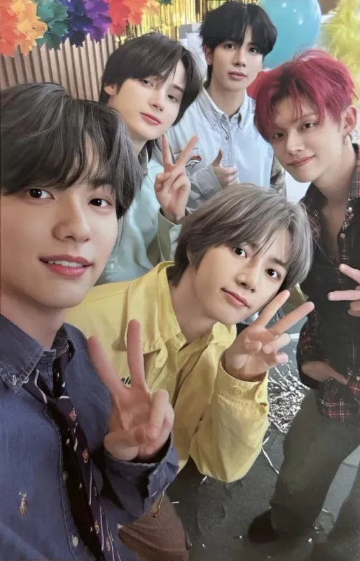 Beomgyu, Huening Kai, Soobin, Taehyun, YEONJUN — TXT Bank - 2025 Season's Greetings