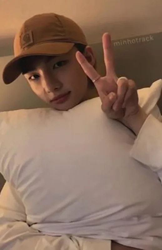 Hyunjin — Go Live, Subk Shop
