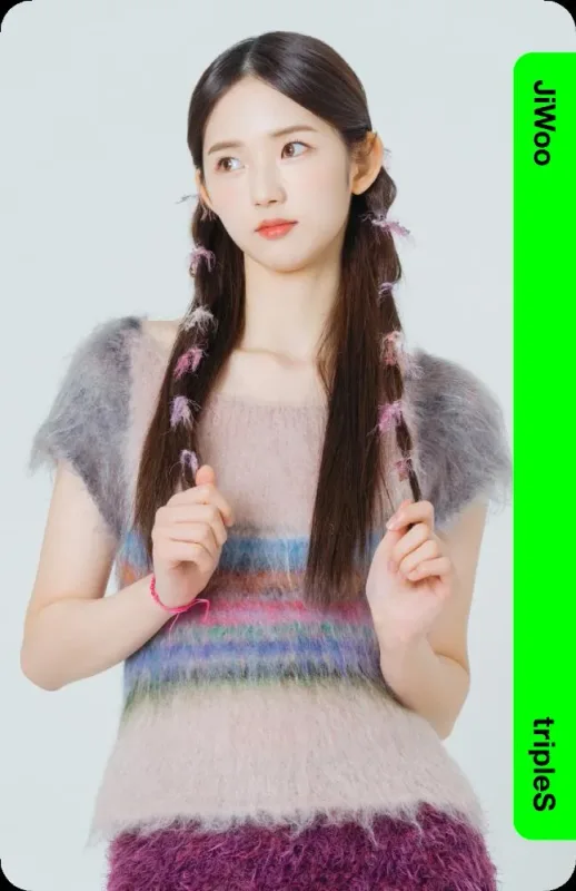 JiWoo — Binary01 First Class Objekt