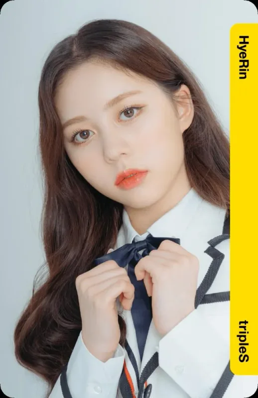 HyeRin — 1st ATOM01 OBJEKT, First Edition