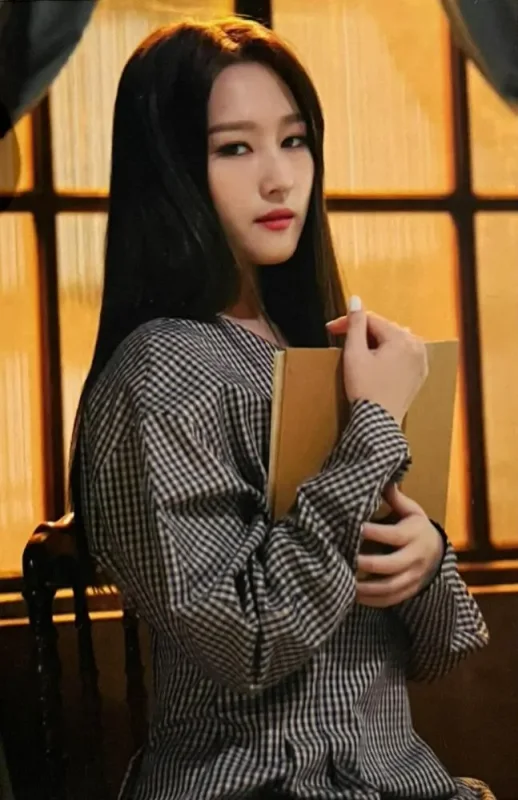 Siyeon — Escape the Era, Inside · Outside