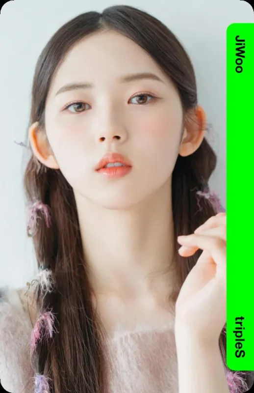 JiWoo — Binary01 First Class Objekt