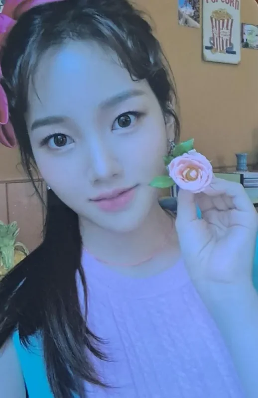 Soojin — 2022 SEASON'S GREETINGS (WUW : Wake Up Weeekly)