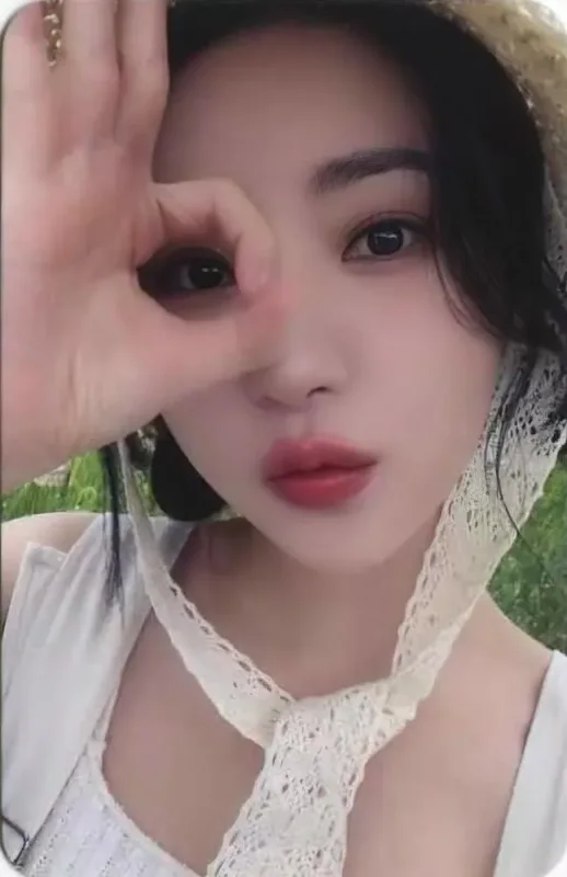 SuA — 2025 Season's Greetings, Ktown4u
