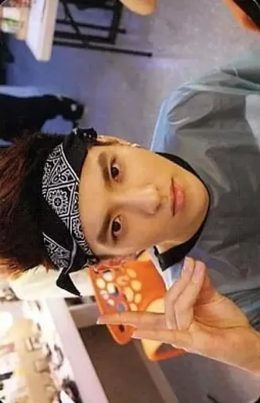 Kris — 'XOXO' - Repackage Album, HUG · KISS