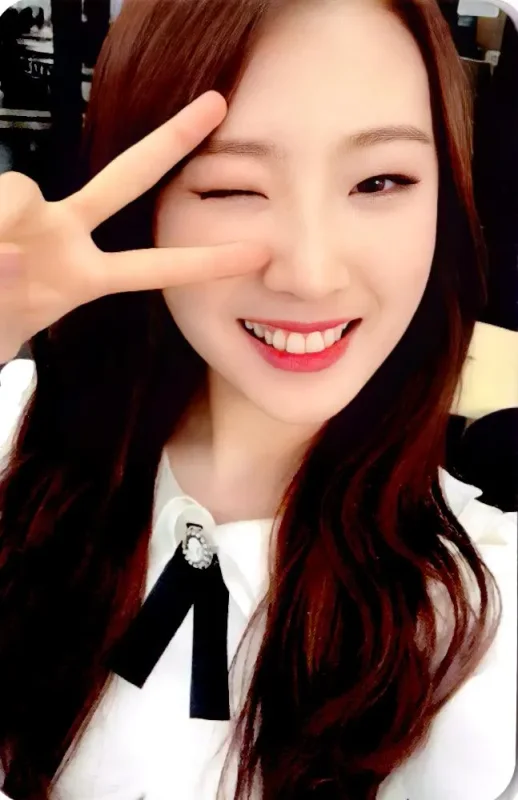 HaSeul — Love & Live, Broadcast