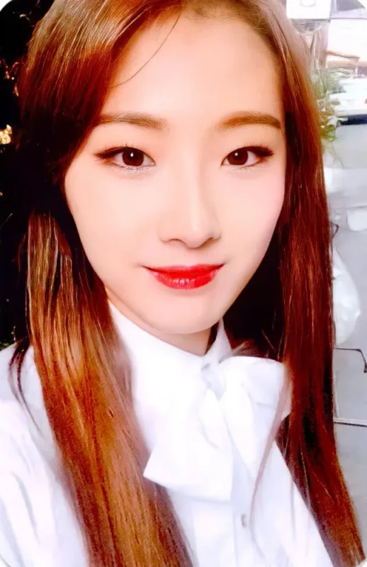 HaSeul — Love & Live, Broadcast