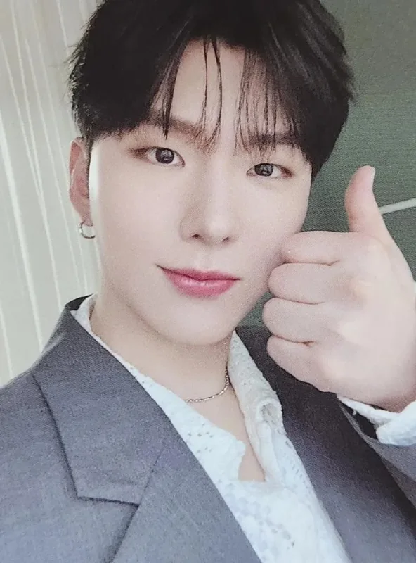 Kihyun — 8TH OFFICIAL FANCLUB MEMBERSHIP KIT