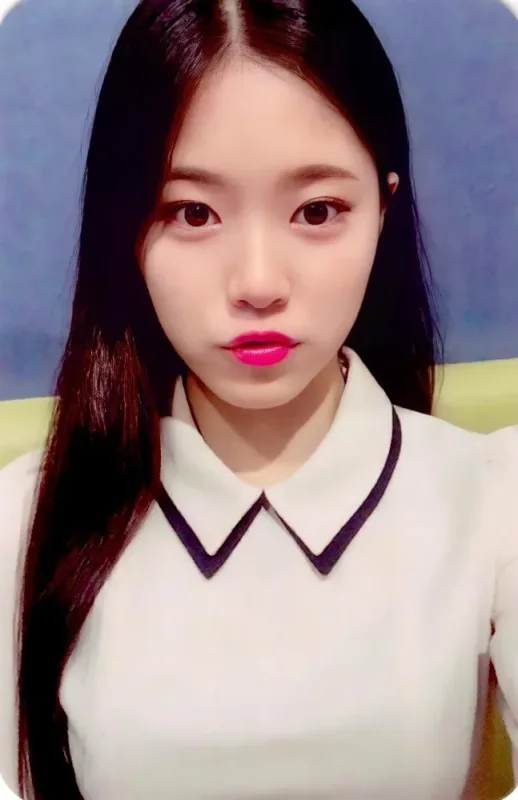 Hyunjin — Love & Live, Broadcast