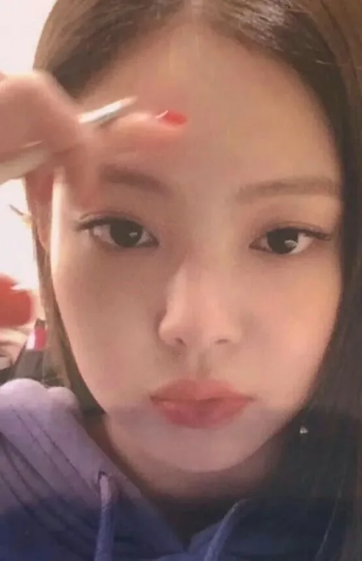 Jennie — Solo, Broadcast
