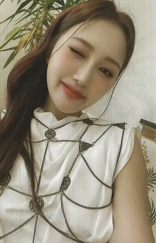 Siyeon — Mysterious Mansion - Photobook