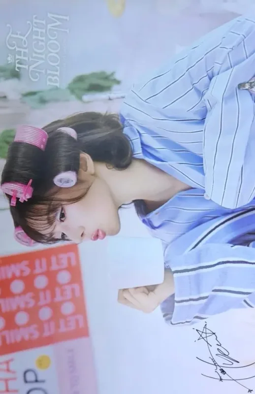 Yoohyeon — THE NIGHT BLOOM - 2026 Season's Greetings