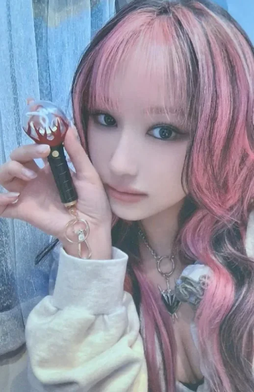 Siyeon — MINI LIGHT KEYRING