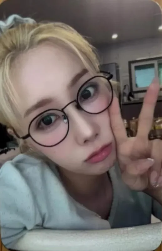 Handong — 2025 Season's Greetings, Apple Music