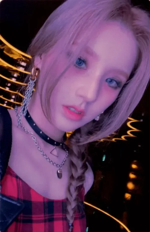 HeeJin — Not Friends, Heejin · Jinsoul · Kim Lip · Yves