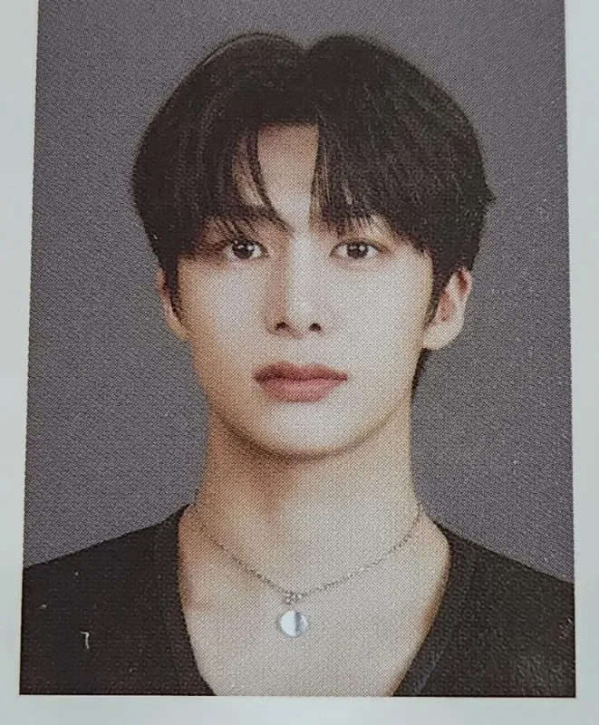 Hyungwon — 8TH OFFICIAL FANCLUB MEMBERSHIP KIT