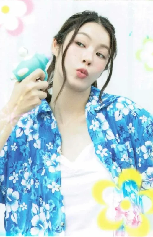 Namtan Tipnaree — GIRLS COLLECTIBLE RANDOM CARD | SONGKRAN COLLECTION