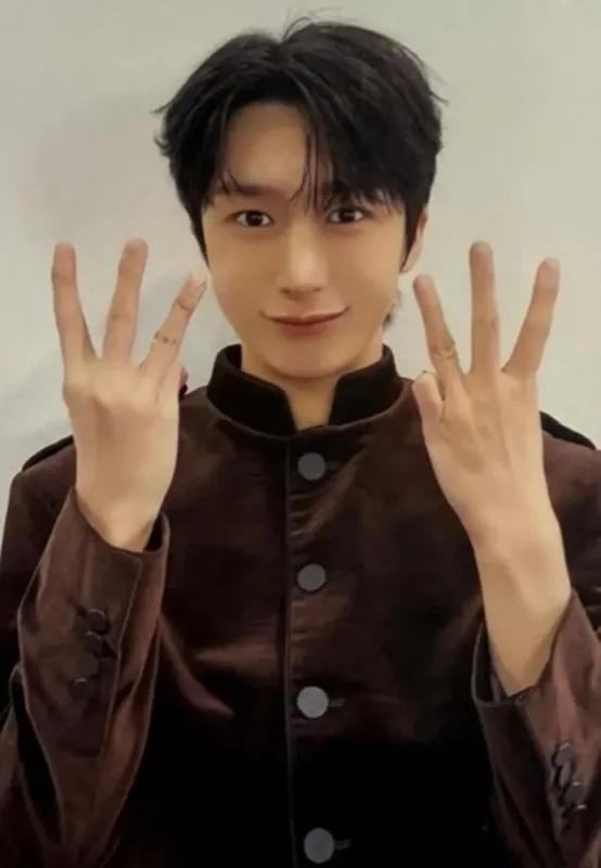 Hyungwon — Unfold, Hello82 · Pop-Up Store