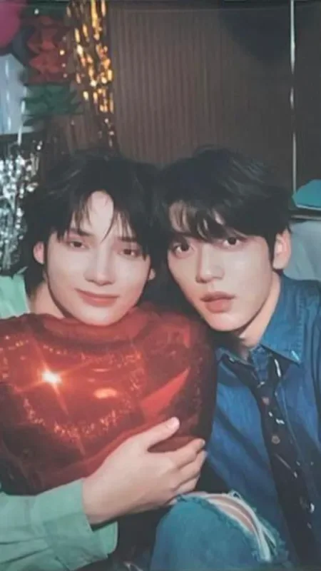 Huening Kai, Soobin — TXT Bank - 2025 Season's Greetings, Weverse Shop