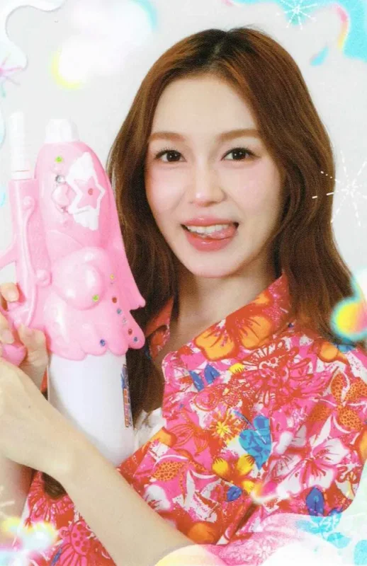 Love Pattranite — GIRLS COLLECTIBLE RANDOM CARD | SONGKRAN COLLECTION