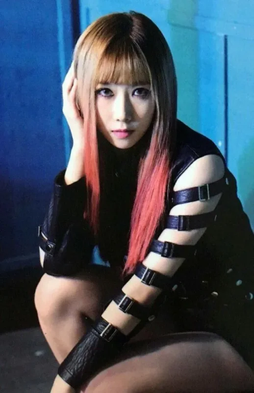 Handong — Escape the Era, Inside · Outside