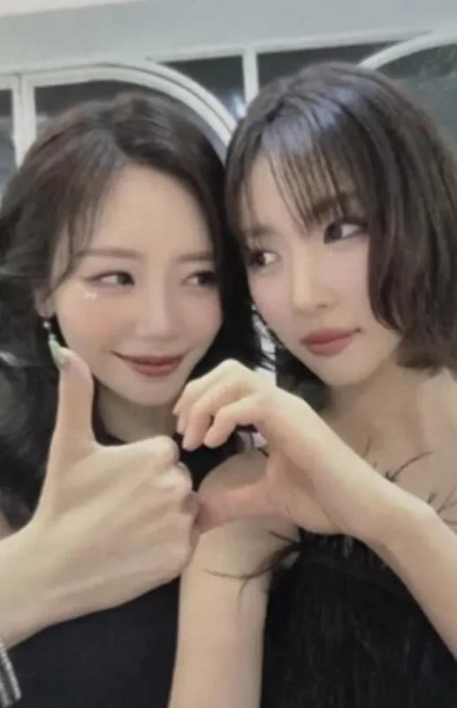 JiU, Yoohyeon — THE NIGHT BLOOM - 2026 Season's Greetings, Official Store