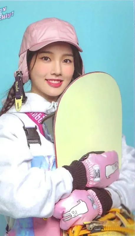 Soojin — 2021 SEASON'S GREETINGS (Ready Go Weeekly!)