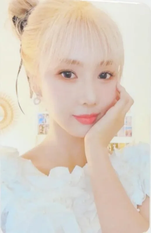 Yoohyeon — Mysterious Mansion - Photobook, Makestar