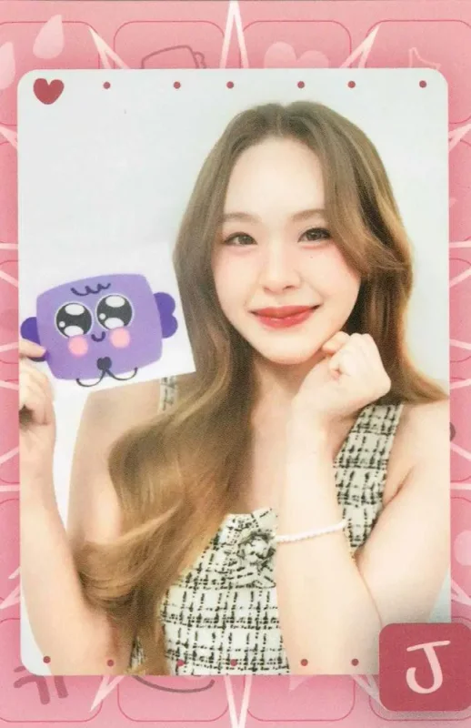 June Wanwimol — GIRLS COLLECTIBLE RANDOM CARDS | MOOD QUEST COLLECTION