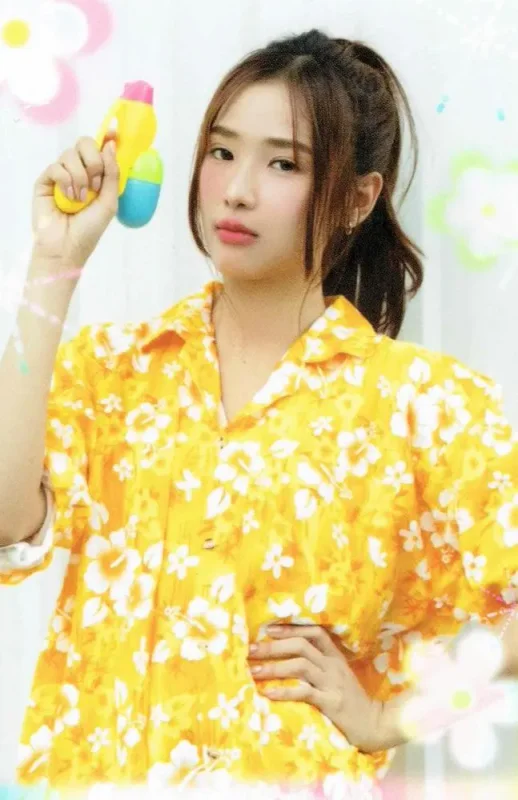 Film Rachanun — GIRLS COLLECTIBLE RANDOM CARD | SONGKRAN COLLECTION