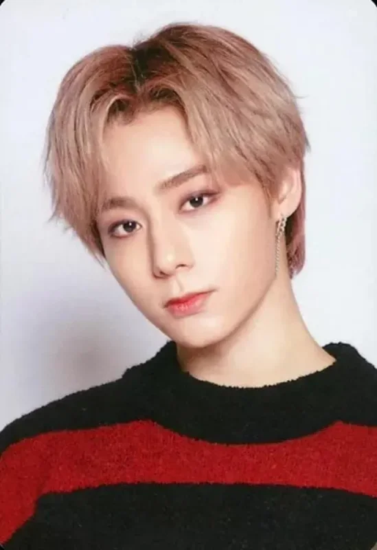 Hwan Woong — ONEUS JAPAN OFFICIAL GOODS - ONLINE SALE