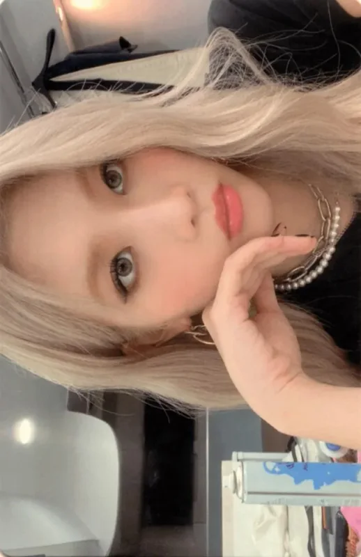 Kim Lip — Not Friends, Heejin · Jinsoul · Kim Lip · Yves