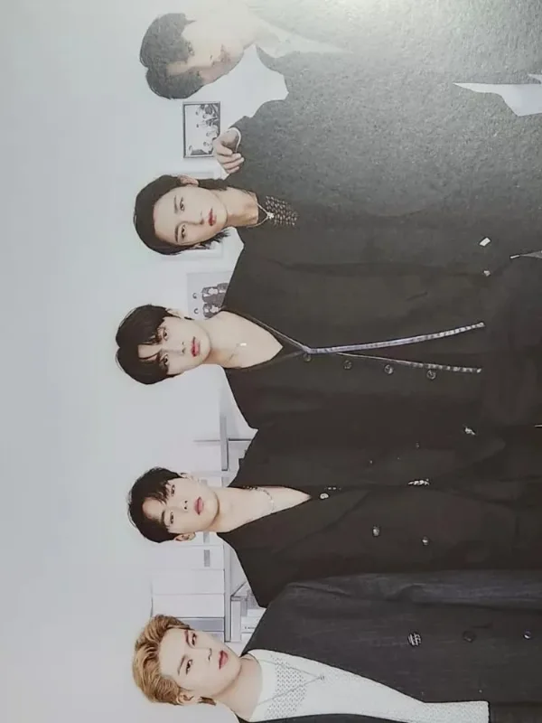 Hyungwon, I.M, Joohoney, Kihyun, Shownu — 8TH OFFICIAL FANCLUB MEMBERSHIP KIT
