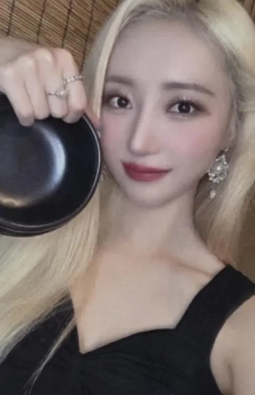 SuA — THE NIGHT BLOOM - 2026 Season's Greetings, SoundWave