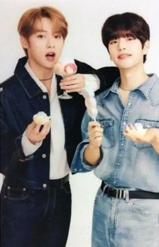 Lee Know, Seungmin — Family Mart, 2022