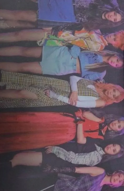 Dami, Handong, JiU, Seoyul, Siyeon, SuA, Yoohyeon — Alone In The City, AIR Kit