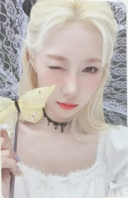 Handong — Mysterious Mansion - Photobook, Makestar