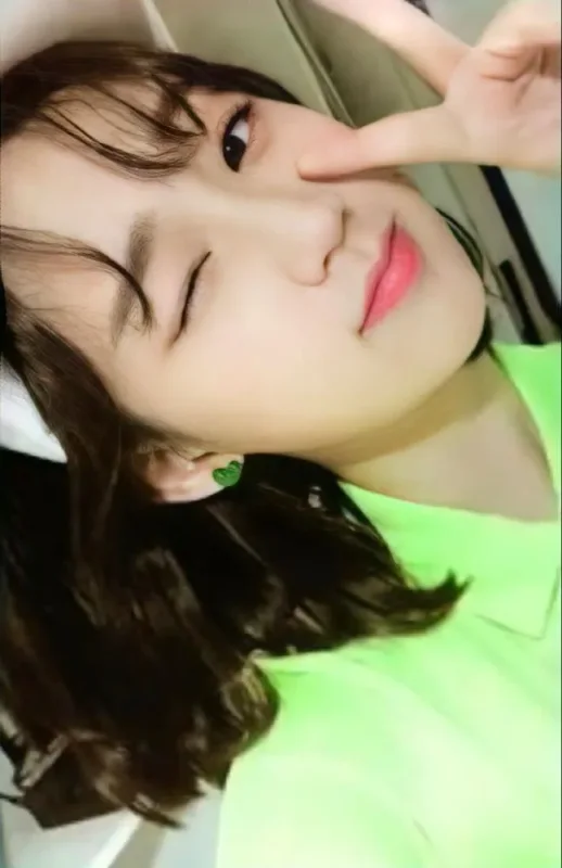 Shin Jiyoon — 2021 SEASON'S GREETINGS (Ready Go Weeekly!)