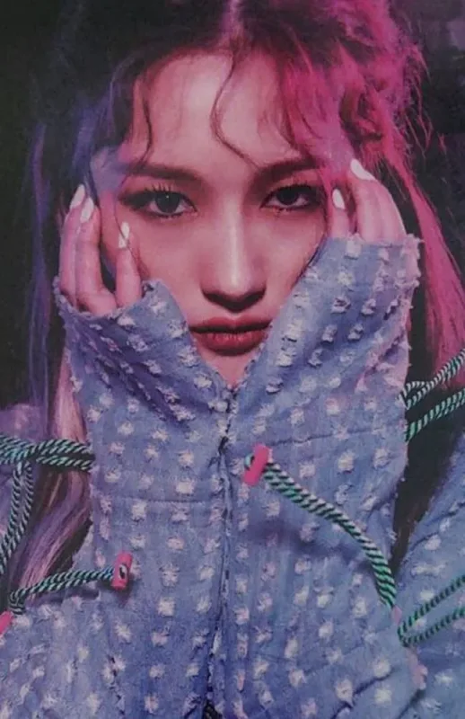 Siyeon — Alone In The City, AIR Kit