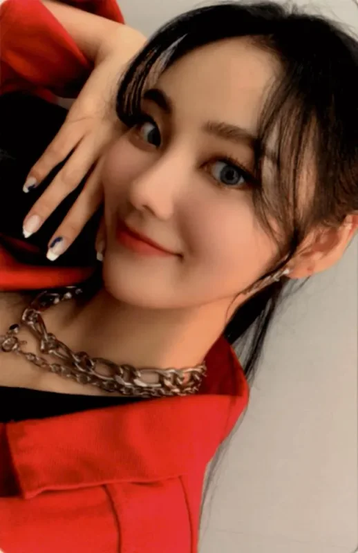 JinSoul — Not Friends, Heejin · Jinsoul · Kim Lip · Yves
