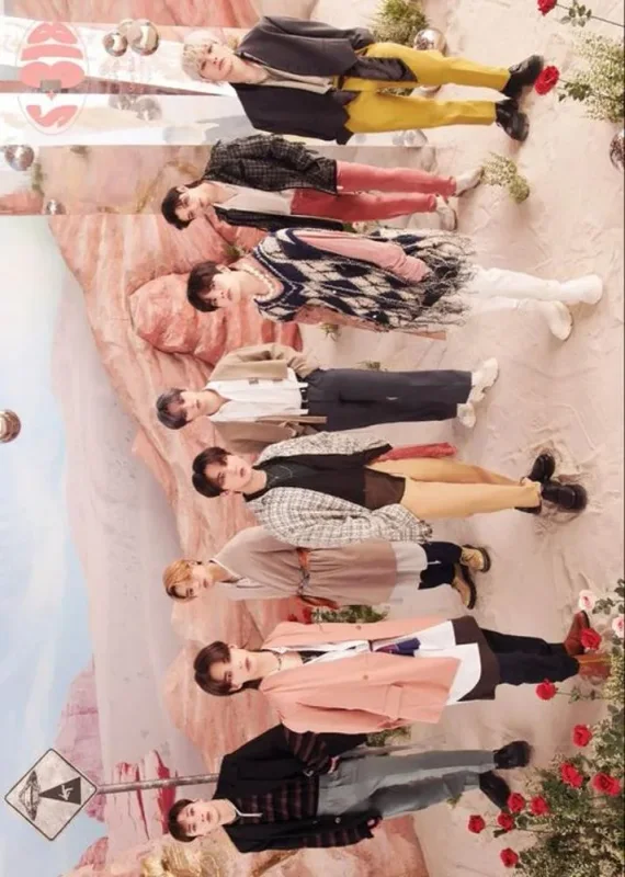 Bang Chan, Changbin, Felix, Han, Hyunjin, I.N, Lee Know, Seungmin — S-318 - 2023 Japan Season's Greetings